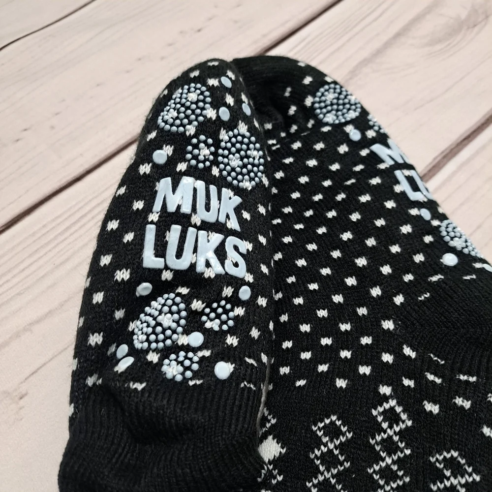 Muk Luks Black and White Cabin Socks L/XL 8-10